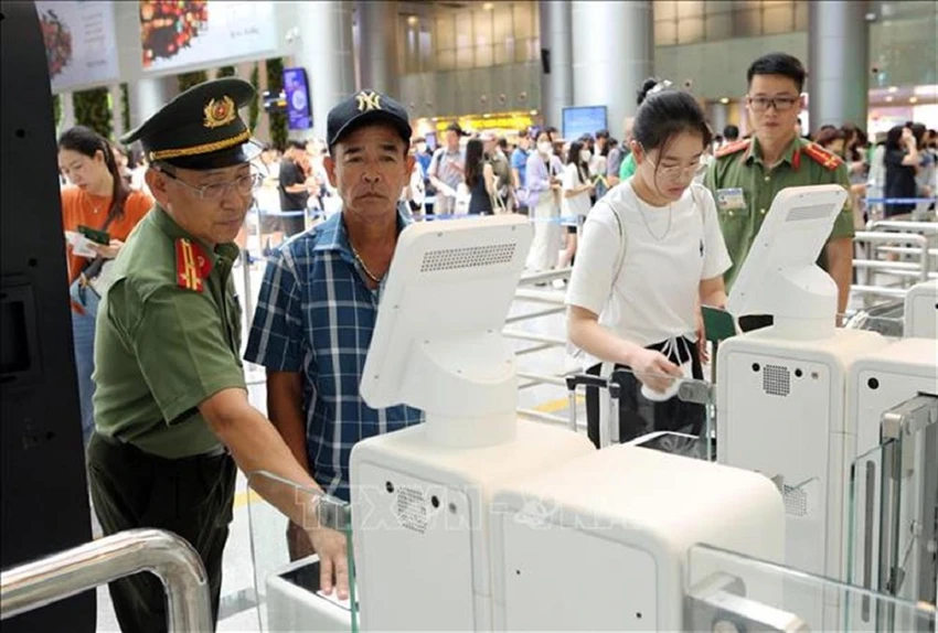 Cách Đảm Bảo Nhập Cảnh Nhanh Vào Việt Nam - Mùa Cao Điểm